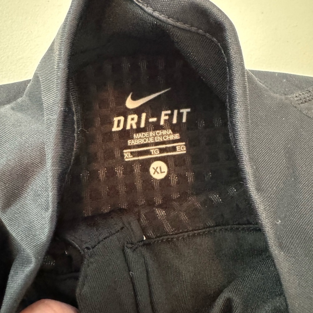 Nike Black Sports Jacket with Water-Resistant Fabric - Picture 3 of 3